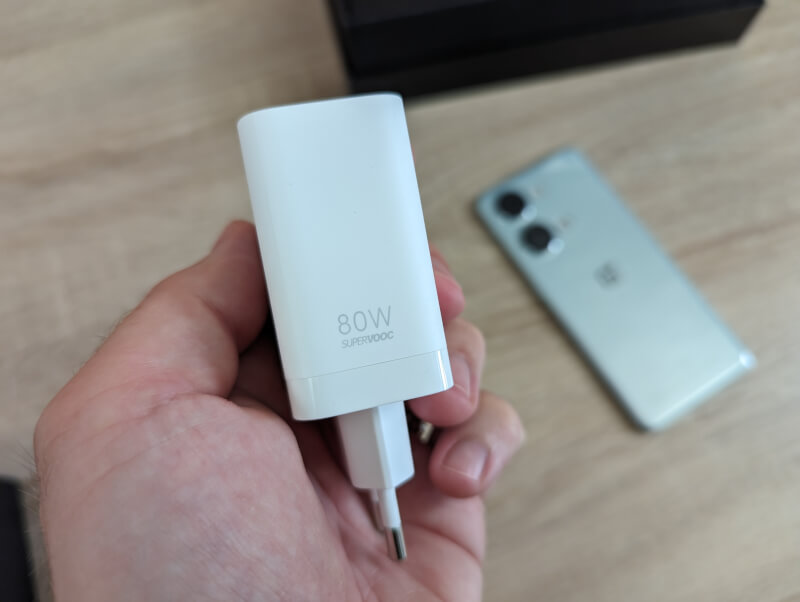 OnePlus Nord 3 supervooc charger 80W.jpg